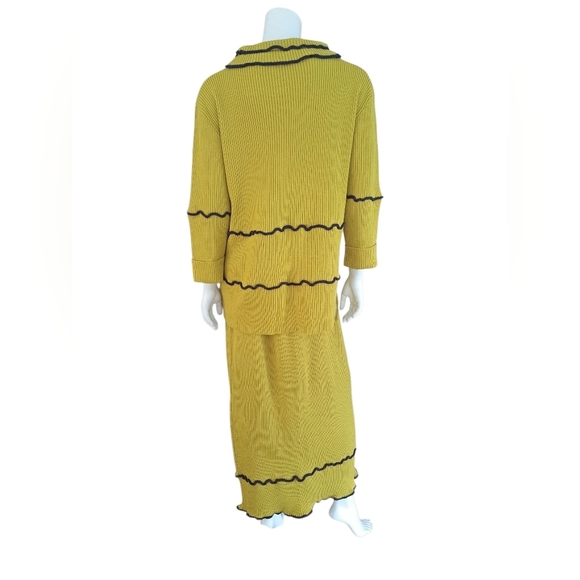 90s Animale Studio Elegant Wool Mustard Yellow Knit Skirt Set Top & Skirt - Picture 3 of 13
